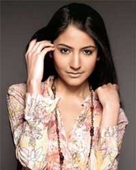 व्‍यायफैंड की तलाश में अनुष्‍का!