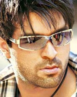 धोनी पर आधारित है 'विक्‍ट्री'