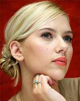 प्रेम-प्रस्ताव से खुश हुई जोहानसन