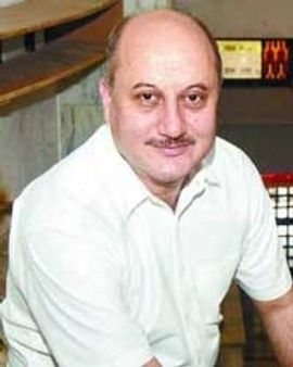 गरीव बच्‍चों को पढाएंगे अनुपम खेर