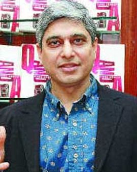 स्‍लमडॉग के लेखक ने दिए 30 साक्षात्‍कार