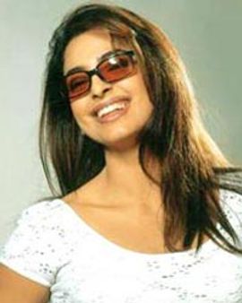 सुनहरे बालों में दिखेंगी जूही