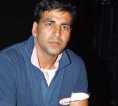 अपने घर पर रो पड़े अक्षय