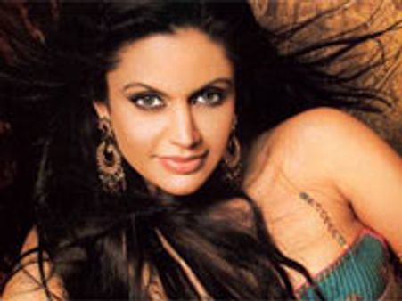 मंदिरा ने गौतम को चांटा मारा