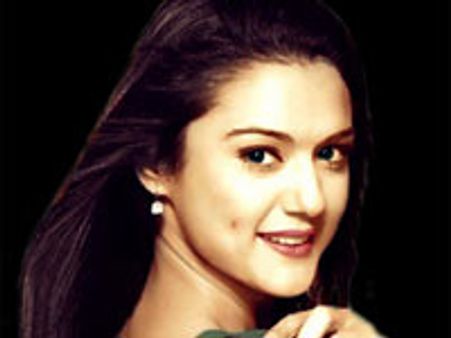 अनाथ लड़कियो को गोद लिया प्रीती ने