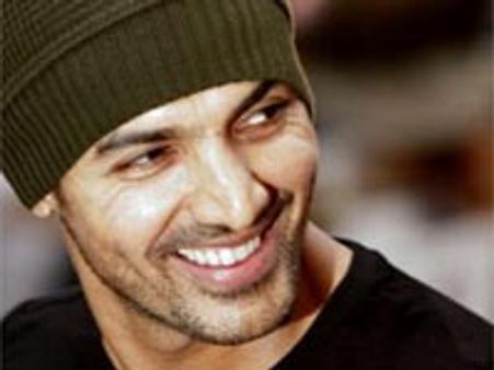 जॉन की पसंद है प्रियंका गांधी