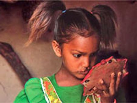 पिंकी के गांव में खुशी की लहर