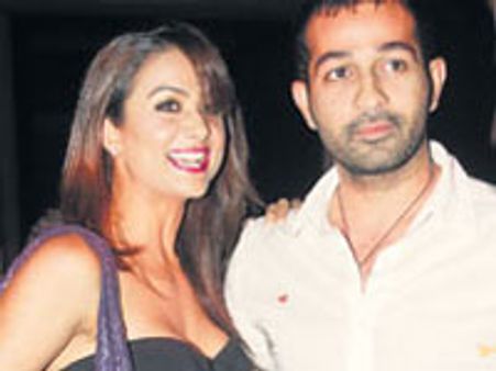 चार मार्च को शादी करेंगी अमृता