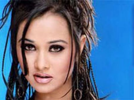 'अज्ञात' की शूटिंग के दौरान दुर्घटना