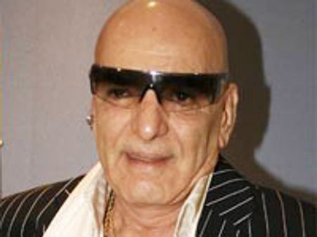 अभिनेता फिरोज खान की हालत में सुधार