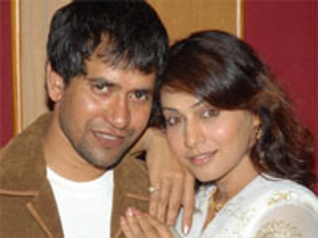 दक्षिण में भी छाए निरहुआ और पाखी