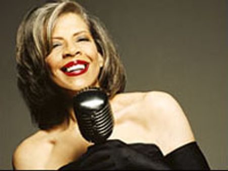 ब्राउन से दूर रहे रिहाना : ऑस्टिन