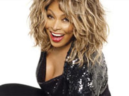 वर्षो बाद मंच पर आईं टीना टर्नर