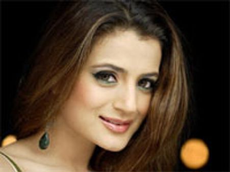 व्‍यायफ्रैंड के संगठन से जुड़ी अमीषा