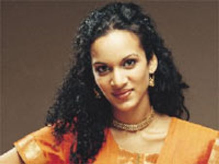 फिल्‍मों में आई अनुष्‍का शंकर