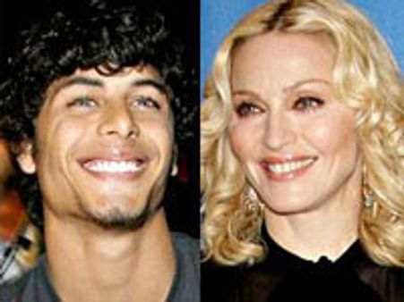 'कम उम्र की लगती है मेडोना'