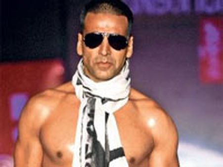 नागेश कुकनूर पर झल्‍लाए अक्षय कुमार