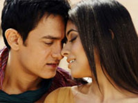 असिन को मिला आमिर का साथ