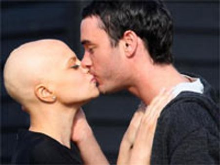 गुडी के संदेश गुदवाएंगे ट्वीड