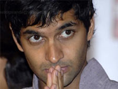 लड़कियों के शिकार हूए पूरब कोहली