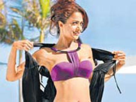 हॉट बिकनी में दिखेंगी करीना, अमृता