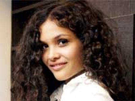 पर्दे पर लौटीं आयशा कपूर!