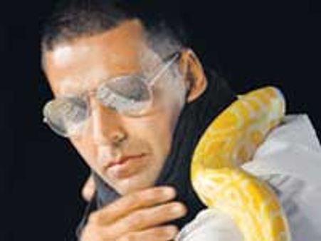 अक्षय ने चलाई टॉम क्रूज की बाइक