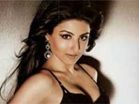 '99' में बोल्‍ड लड़की बनी है सोहा