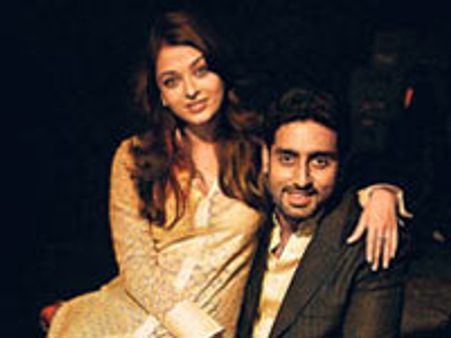 सालगिरह मनाने विदेश गए अभि-ऐश