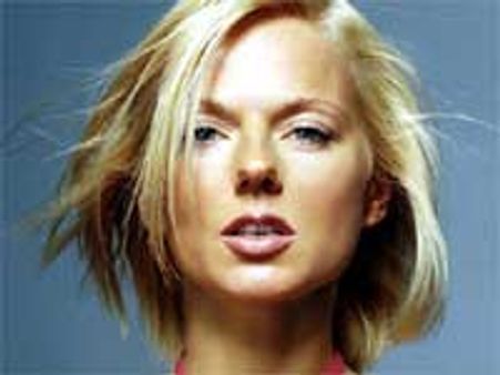 स्‍पाइस गर्ल हैलीवेल बनाएंगी फिल्म