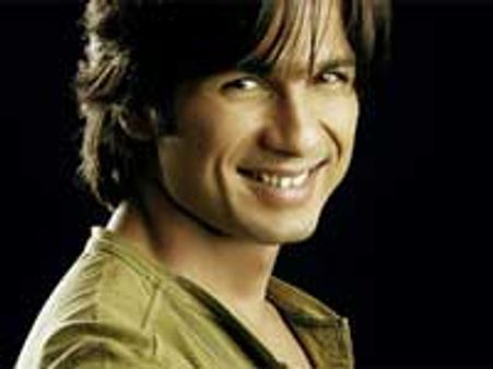 ईरान से भागकर आई शाहिद से मिलने