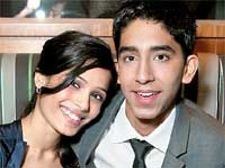 चुम्‍बन लेते हुए पकड़े गए देव-फ्रीडा