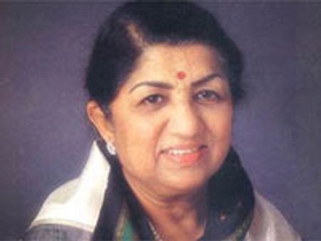 पिता की पुण्‍यतिथि पर गाएंगी लता मंगेशकर