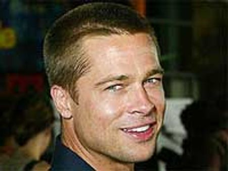 ब्रैड पिट सीख रहे हैं विमान उड़ाना