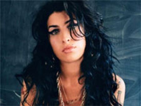 बेहोश हुई वाइनहाउस