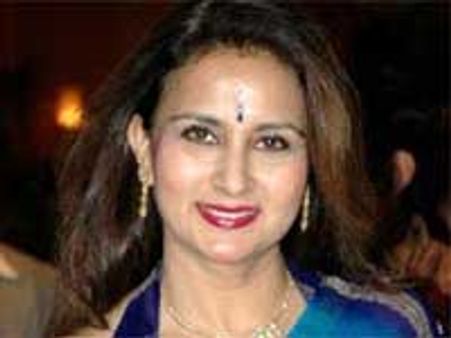 अब 'कट' कहेंगी पूनम ढिल्लो