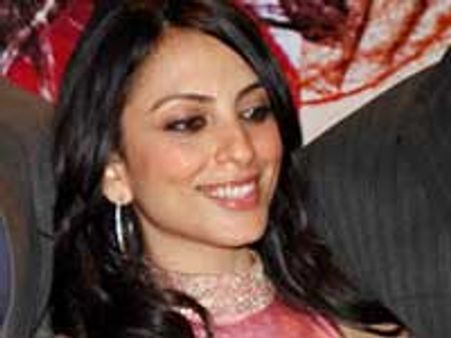 जॉन की हीरोइन बनी निर्देशक की पत्‍नी