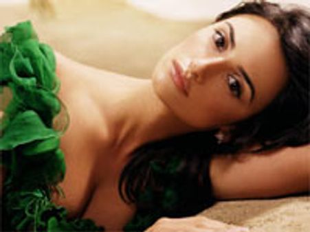 विषाक्त भोजन की शिकार हुईं पेनेलोप