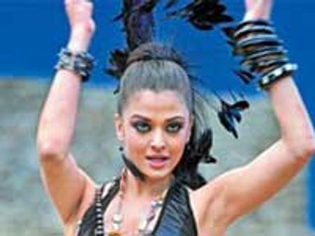 ऐश्‍वर्या को आवाज देगी रजनीकांत की बेटी