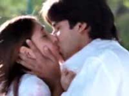 अक्षय करीना का किसिंग चक्कर