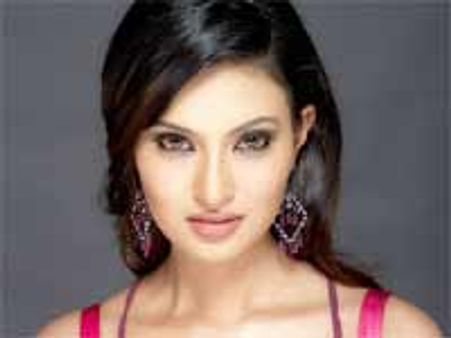 शोएब मलिक से दूर हुई सयाली भगत