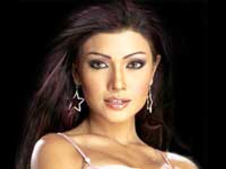 सलमान के बाद अब कोयना मित्रा भी!