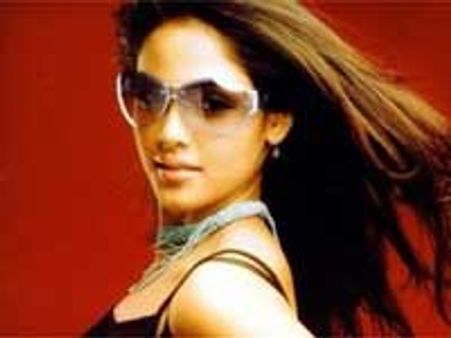 'याहू' में जेनेलिया का बोल्‍ड अवतार