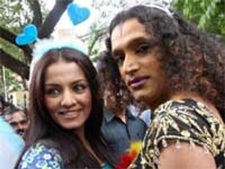 गे अधिकारों पर बोली सेलिना जेटली