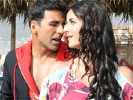 अक्षय ने कैट को सर्दी से बचाया