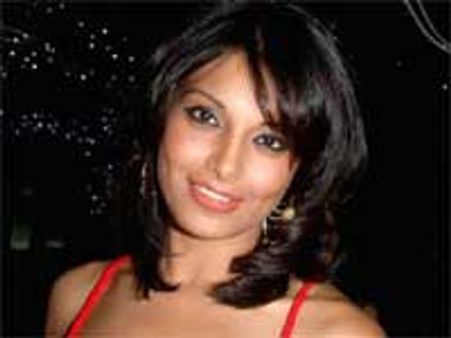 'न्‍यूयार्क' देखकर रो पड़ी बिपाशा