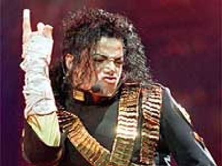 अभी तक दफनाएं नही गए जैक्सन!