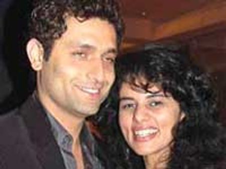 अब भी शाइनी के साथ है उनकी वाइफ