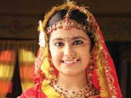 'बालिका वधू' को रोका जाए!