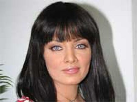 बाबा रामदेव के खिलाफ उतरी सेलिना